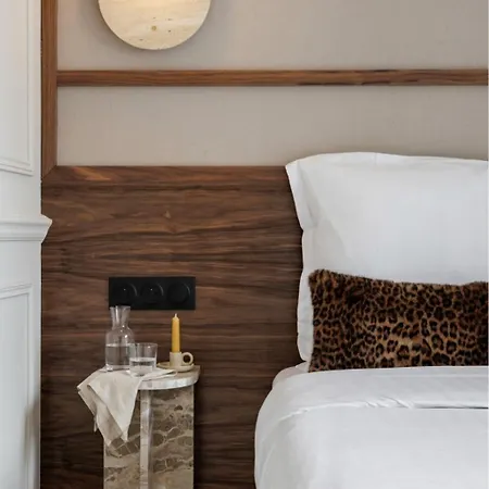 Poeticstay - *